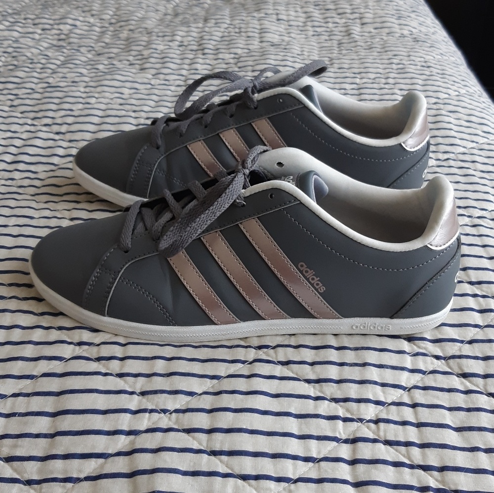Adidas Sneakers